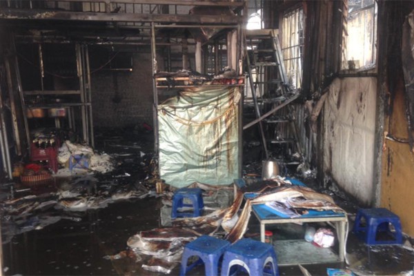 Hà Nội: Cháy cực lớn, thiêu rụi hoàn toàn xưởng giày da trong chốc lát tại Triều Khúc - Ảnh 8.