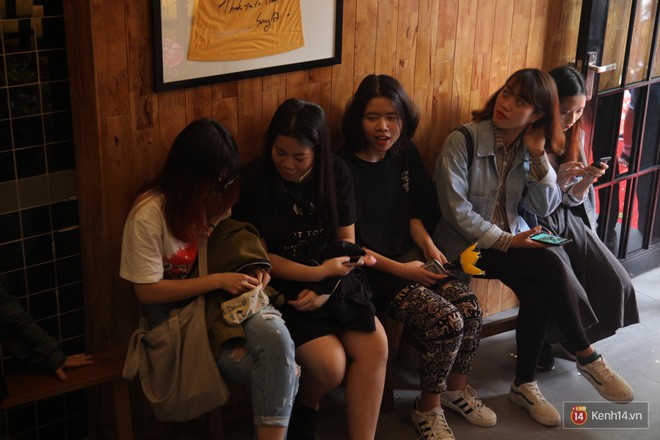 Review cận cảnh mì của Seungri mới xuất hiện tại Hà Nội khiến hàng trăm bạn trẻ xếp hàng từ sớm - Ảnh 3.