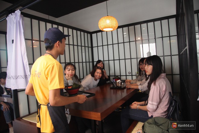 Review cận cảnh mì của Seungri mới xuất hiện tại Hà Nội khiến hàng trăm bạn trẻ xếp hàng từ sớm - Ảnh 7.