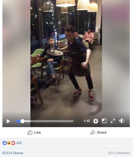 Clip: Khi bạn sinh ra để làm dancer nhưng số phận lại đưa đẩy thành anh phục vụ quán cafe - Ảnh 2.