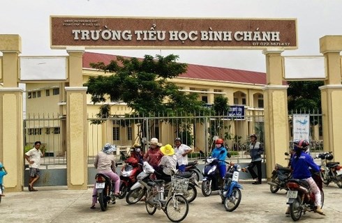 Giáo viên quỳ gối trước phụ huynh: Lỗi hệ thống trong hành xử - Ảnh 1.