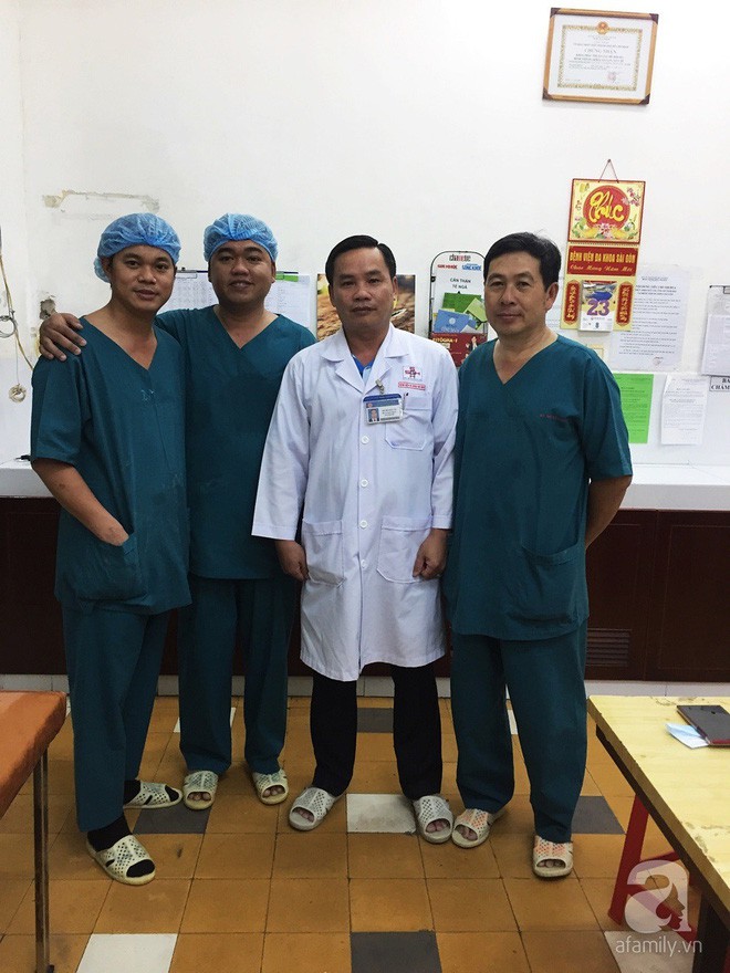 Đang chạy xe, người đàn ông ngã gục với vết thương thủng tim tại phố đi bộ Nguyễn Huệ - Ảnh 3. Đang chạy xe, người đàn ông ngã gục với vết thương thủng tim tại phố đi bộ Nguyễn Huệ - Ảnh 3.