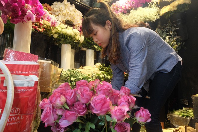 Đại gia Hà Nội chi gần 20 triệu mua 300 bông hồng ngoại tặng bạn gái dịp 8/3 - Ảnh 3.