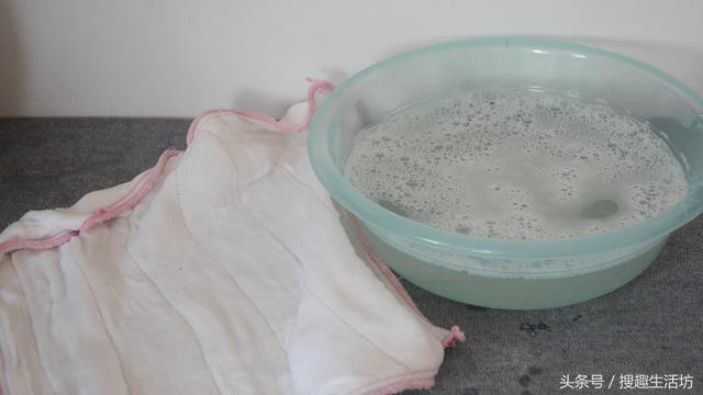 Giặt xà phòng vẫn chưa đủ, phải trộn vài nguyên liệu nữa thì giẻ lau sẽ hết ố bẩn, lại trắng như mới - Ảnh 7.