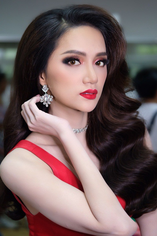 Hương Giang đẹp đến kinh ngạc trong hậu trường trước giờ chung kết Hoa hậu Chuyển giới quốc tế - Ảnh 2.