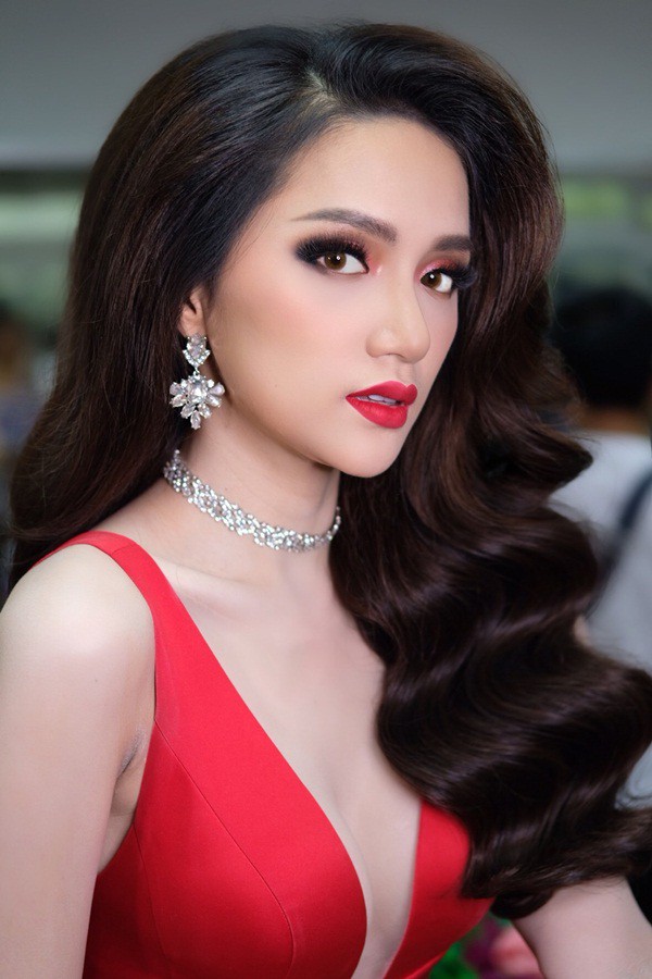Hương Giang đẹp đến kinh ngạc trong hậu trường trước giờ chung kết Hoa hậu Chuyển giới quốc tế - Ảnh 4.