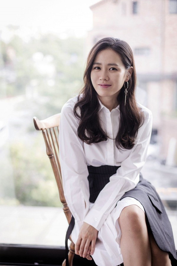 Son Ye Jin và 10 tác phẩm làm nên danh hiệu ‘Nữ hoàng phim lãng mạn’ (phần 1) - Ảnh 1.