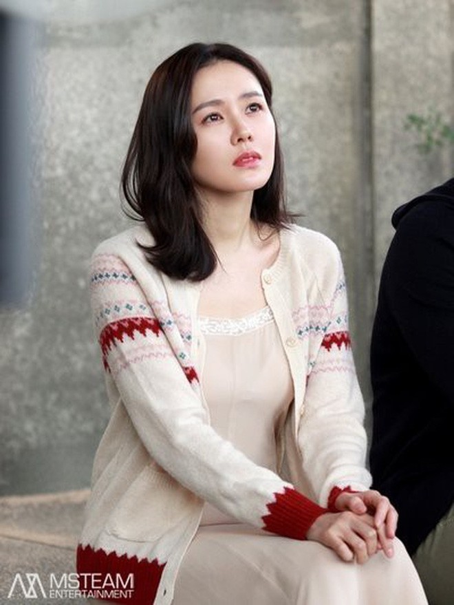 2 quốc bảo nhan sắc Hàn Quốc Song Hye Kyo và Son Ye Jin: Đều đẹp, siêu giàu, nhưng tình duyên lại quá khác biệt - Ảnh 28.