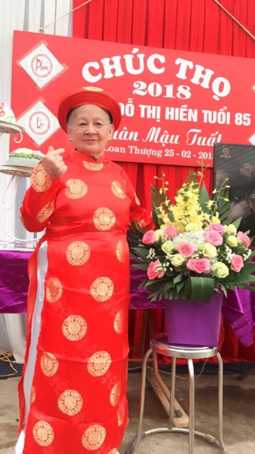 Cô gái lên mạng khoe bà ngoại đẹp và xì tin như thiếu nữ, ai ngờ cư dân mạng cũng khoe ông bà hết mình - Ảnh 8.