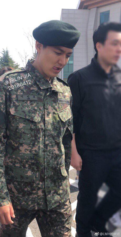 Hé lộ hình ảnh Lee Min Ho mặt phúng phính trong ngày tốt nghiệp huấn luyện quân sự  - Ảnh 9.
