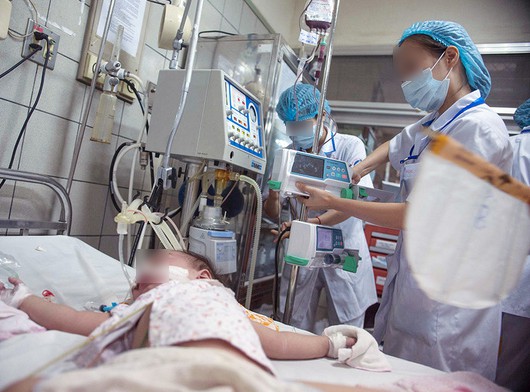 Thực hư vụ bé gái 5 tuổi phải nhập viện Bạch Mai khẩn cấp nghi do ngộ độc trà sữa - Ảnh 2.