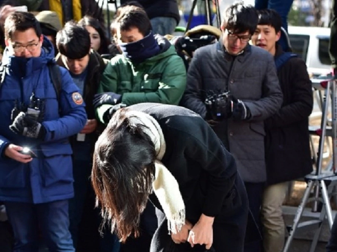 Ném cốc nước vào mặt nhân viên, thiên kim của đế chế Korean Air bị netizen Hàn chỉ trích dữ dội vì quá phách lối - Ảnh 2.