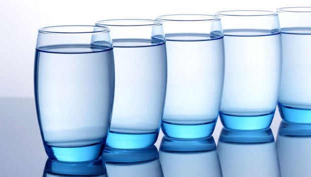 Hãy quên việc uống 8 ly nước mỗi ngày đi bởi các chuyên gia đã cảnh báo điều này có thể gây nguy hiểm cho bạn - Ảnh 3.