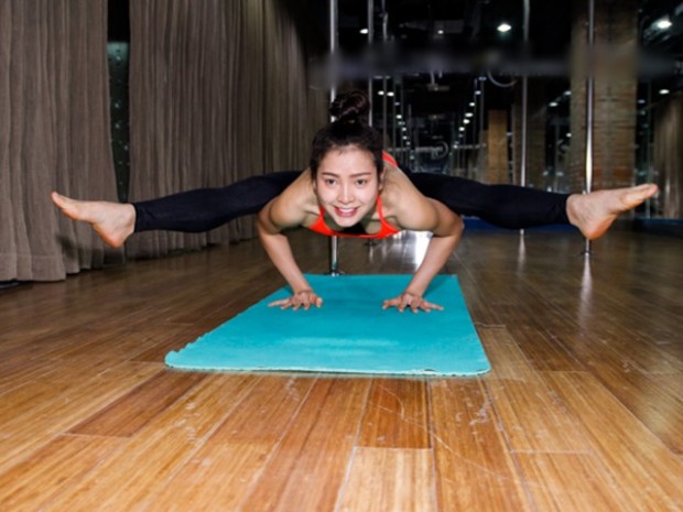 Mỹ nhân Việt khoe động tác yoga ‘bá đạo’ khiến fan không khỏi ‘thót tim’ - Ảnh 3.