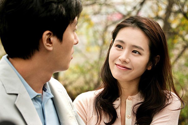 Son Ye Jin và 10 tác phẩm làm nên danh hiệu Nữ hoàng phim lãng mạn (Phần 2) - Ảnh 5.