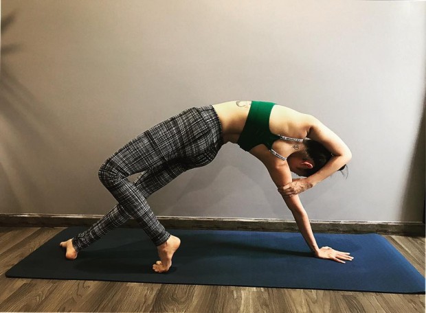 Mỹ nhân Việt khoe động tác yoga ‘bá đạo’ khiến fan không khỏi ‘thót tim’ - Ảnh 8.