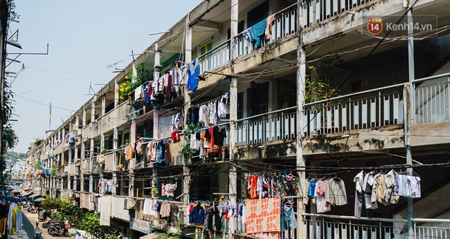 Chùm ảnh: Cuộc sống của những người hơn 4 thập kỷ bên trong các chung cư hạng C giữa Sài Gòn - Ảnh 17.