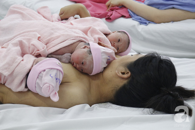 Vượt cạn ngoạn mục dù có vết mổ cũ, bà mẹ 32 tuổi sinh 3 cô công chúa đáng yêu như thiên thần - Ảnh 6. Vượt cạn ngoạn mục dù có vết mổ cũ, bà mẹ 32 tuổi sinh 3 cô công chúa đáng yêu như thiên thần - Ảnh 6.