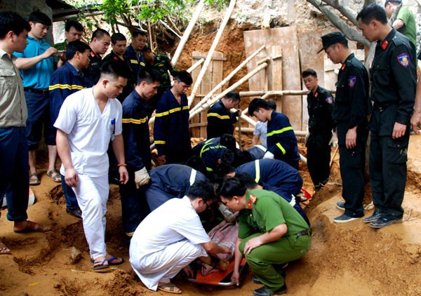 Vụ vợ chồng tử vong bên cạnh khẩu súng: Nghi án mâu thuẫn gia đình, chồng giết vợ rồi tự sát - Ảnh 1.