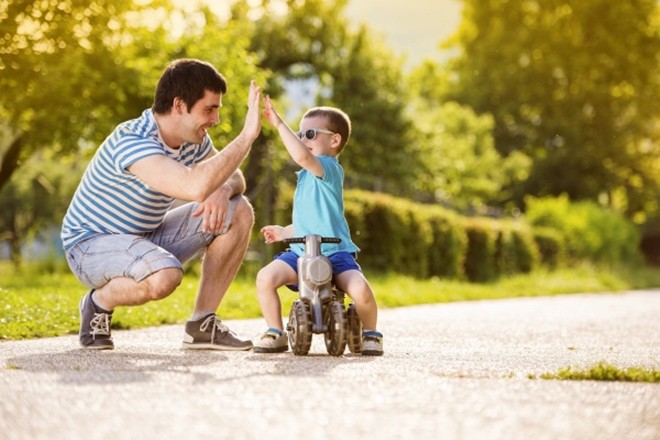 5 cử chỉ ở đàn ông khiến bất kì phụ nữ nào cũng mê mẩn, muốn rước về làm chồng luôn và ngay - Ảnh 2.