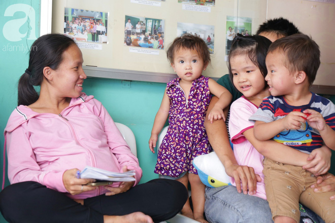 Vụ bé gái 8 tuổi mất tích khi đi xe buýt một mình tìm mẹ: Muội đã về với gia đình, ôm choàng lấy mẹ khóc nức nở - Ảnh 11. Vụ bé gái 8 tuổi mất tích khi đi xe buýt một mình tìm mẹ: Muội đã về với gia đình, ôm choàng lấy mẹ khóc nức nở - Ảnh 11.