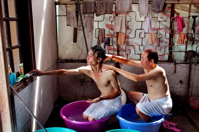 Nữ nhiếp ảnh gia Maika Elan kể chuyện gặp 100 cặp đồng tính khắp nước Việt chỉ để chụp 10 bức ảnh gai góc nhất - Ảnh 5.