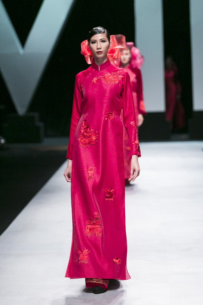 Đêm diễn thứ 2 VIFW 2018: Sự giao thoa giữa cổ điển và hiện đại - Ảnh 24.