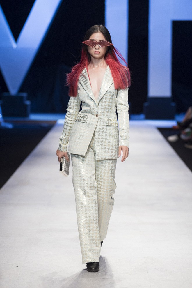 Đêm diễn thứ 2 VIFW 2018: Sự giao thoa giữa cổ điển và hiện đại - Ảnh 30.