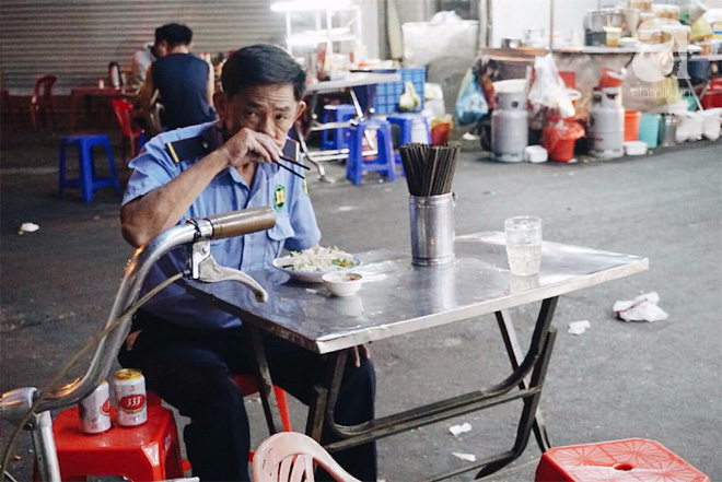 Ký sự Sài Gòn đêm không ngủ: náo nhiệt, hoa lệ nhưng cũng thô ráp muôn vạn kiếp người! - Ảnh 9. Ký sự Sài Gòn đêm không ngủ: náo nhiệt, hoa lệ nhưng cũng thô ráp muôn vạn kiếp người! - Ảnh 9.