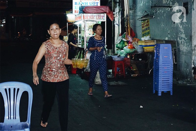Ký sự Sài Gòn đêm không ngủ: náo nhiệt, hoa lệ nhưng cũng thô ráp muôn vạn kiếp người! - Ảnh 11. Ký sự Sài Gòn đêm không ngủ: náo nhiệt, hoa lệ nhưng cũng thô ráp muôn vạn kiếp người! - Ảnh 11.