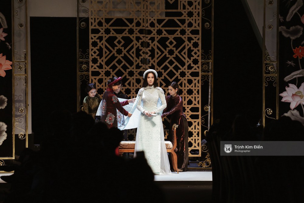 Ngọc Trinh ki&ecirc;u sa phe phẩy quạt, mặt lạnh te tr&igrave;nh diễn &aacute;o d&agrave;i trong ng&agrave;y 3 của VIFW 2018 - Ảnh 1.