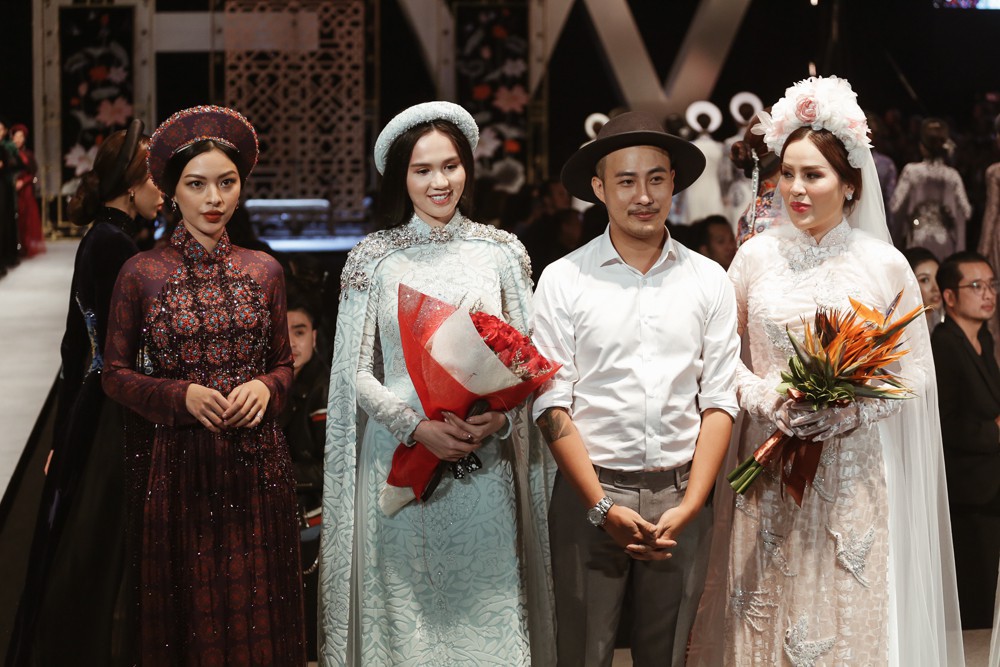 Ngọc Trinh ki&ecirc;u sa phe phẩy quạt, mặt lạnh te tr&igrave;nh diễn &aacute;o d&agrave;i trong ng&agrave;y 3 của VIFW 2018 - Ảnh 8.