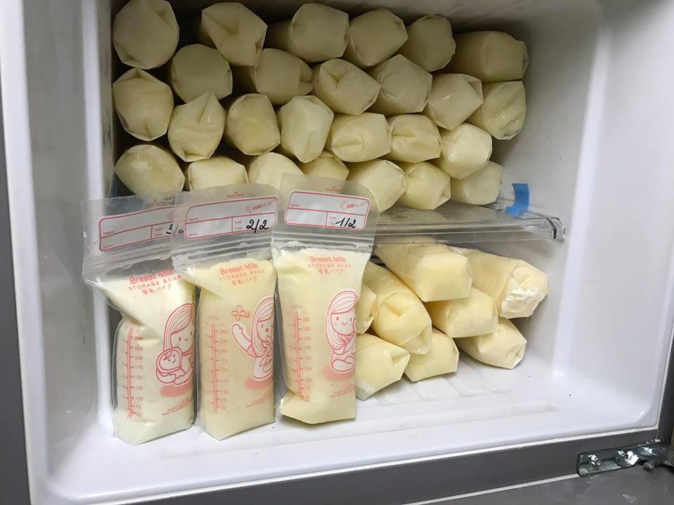 Kinh nghiệm k&iacute;ch sữa từ l&uacute;c chỉ l&aacute;ng đ&aacute;y b&igrave;nh cho đến khi đủ sữa cho 2 b&eacute; sinh đ&ocirc;i b&uacute; c&ugrave;ng l&uacute;c - Ảnh 4.