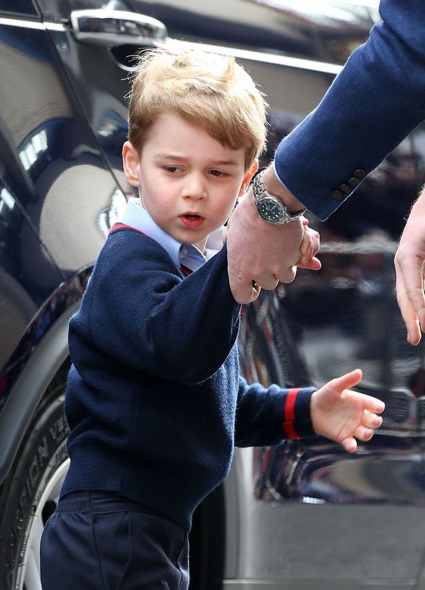 Sau bao ngày chờ đợi, cuối cùng Hoàng tử George và Công chúa Charlotte cũng được bố dẫn đến gặp em - Ảnh 6.