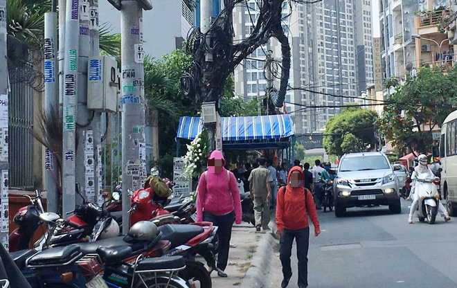 Người nhà nghẹn ngào trong đám tang cô giáo bị sát hại: T. mới học xong Thạc sĩ Toán, nó quá khờ khạo khi yêu kẻ lăng nhăng - Ảnh 1.