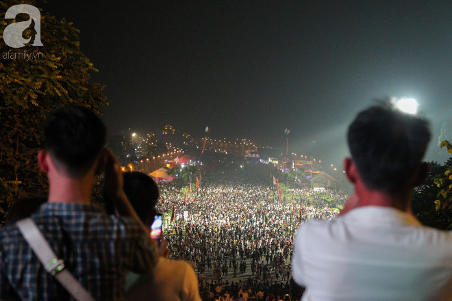Dù mai mới chính lễ, đã có hàng chục nghìn người đổ về di tích Đền Hùng hành hương trong đêm - Ảnh 13.