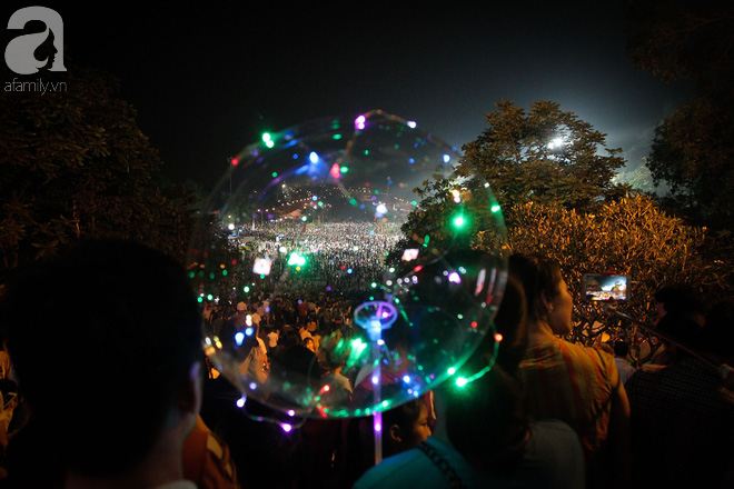 Dù mai mới chính lễ, đã có hàng chục nghìn người đổ về di tích Đền Hùng hành hương trong đêm - Ảnh 18.
