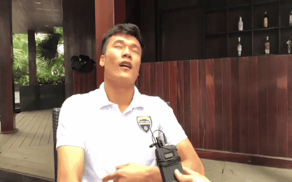 Bùi Tiến Dũng bật khóc khi được hỏi về những lời bình luận ác ý - Ảnh 1. Bùi Tiến Dũng bật khóc khi được hỏi về những lời bình luận ác ý - Ảnh 1.