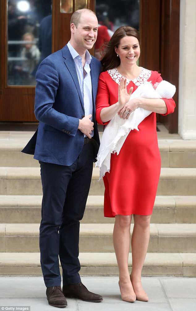 Vừa xuất hiện sau khi sinh con, công nương Kate Middleton đã bị nhiều bà mẹ chỉ trích vì điều này - Ảnh 1.