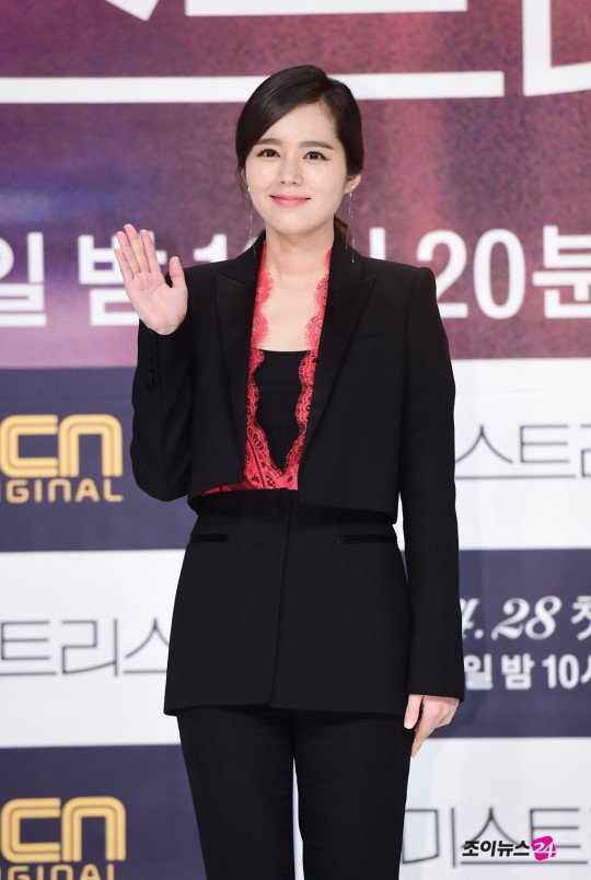 Chính thức trở lại sau 6 năm, mỹ nhân Han Ga In đẹp đến mức khiến dàn mỹ nhân nóng bỏng lu mờ trong 1 nốt nhạc - Ảnh 2.