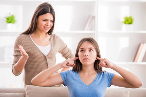 10 sai lầm các bậc cha mẹ nhất định phải tránh nếu muốn nuôi con khỏe mạnh, hạnh phúc - Ảnh 4.