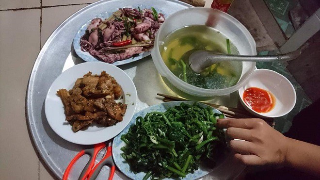 Nấu cho chồng ăn là chuyện xưa rồi, các chị giờ còn thi nhau khoe được chồng nấu cho mâm cơm toàn sơn hào hải vị - Ảnh 4.