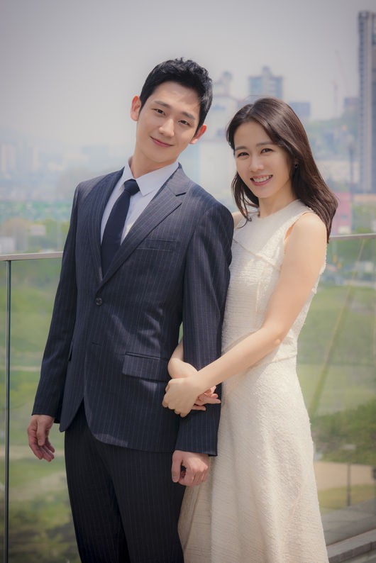 Chị đẹp Son Ye Jin lần đầu nói về phản ứng hóa học với trai trẻ Jung Hae In và nụ hôn yêu thích nhất - Ảnh 2.
