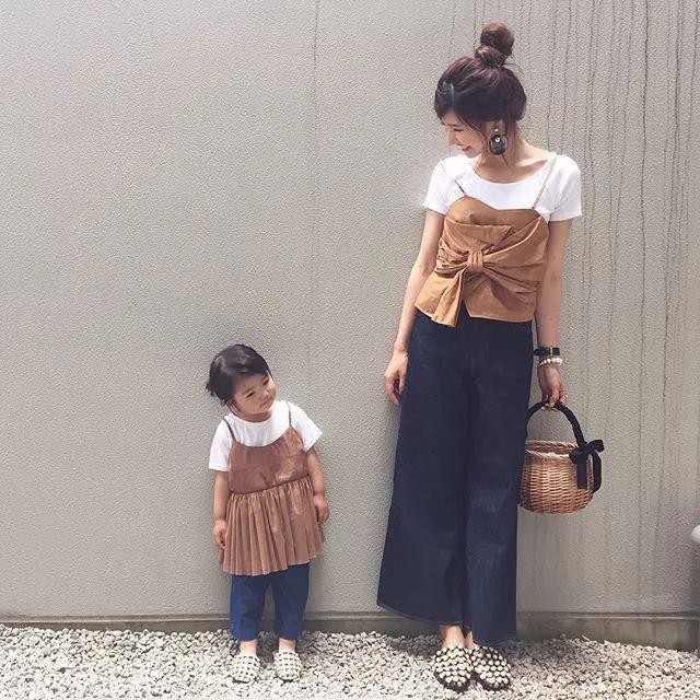 Chỉ đứng chụp ảnh đồ đôi chung với con gái, nữ blogger người Nhật bỗng nổi tiếng khắp mạng xã hội - Ảnh 3.