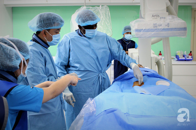 Bệnh viện ngoài công lập đầu tiên tại Sài Gòn ứng dụng DSA cứu người phụ nữ 4 năm mang khối u mạch máu não hiếm gặp - Ảnh 2. Bệnh viện ngoài công lập đầu tiên tại Sài Gòn ứng dụng DSA cứu người phụ nữ 4 năm mang khối u mạch máu não hiếm gặp - Ảnh 2.