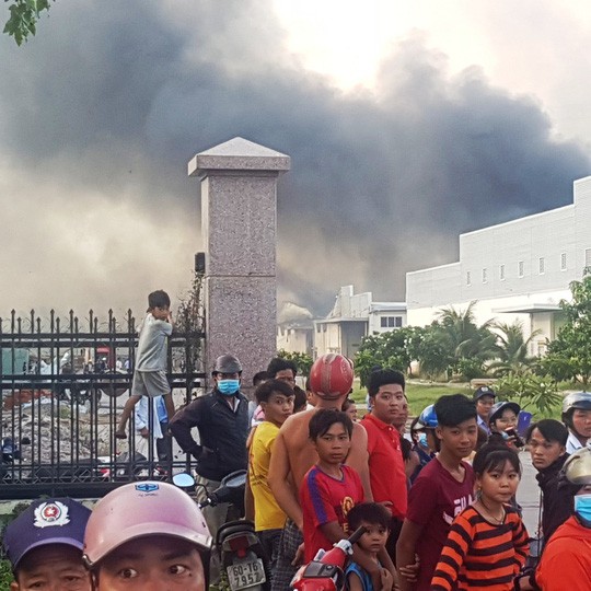 Tiền Giang: Cháy lớn ở Khu công nghiệp Long Giang - Ảnh 1.