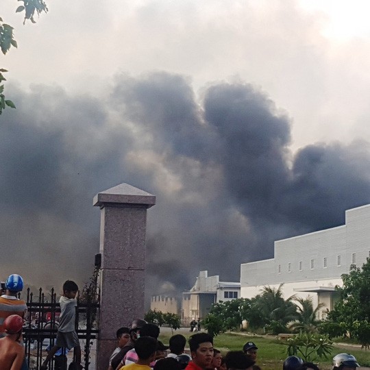 Tiền Giang: Cháy lớn ở Khu công nghiệp Long Giang - Ảnh 2.