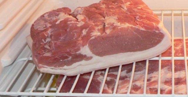 You think it's trivial but making these mistakes when preparing meat has contributed to the family's health risks - Photo 3.