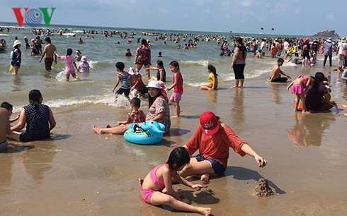 Gần 30 trẻ tắm biển ở Vũng Tàu bị lạc - Ảnh 2.