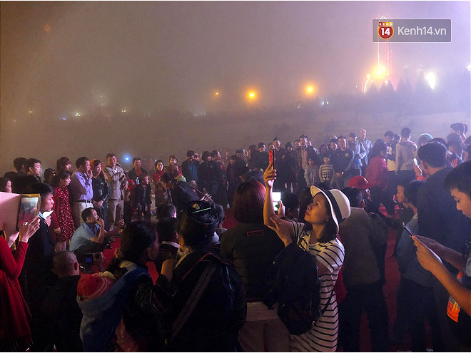 Chùm ảnh: Du khách thích thú tận hưởng khí lạnh ở thị trấn Sapa mờ sương vào dịp lễ 30/4 - Ảnh 7.